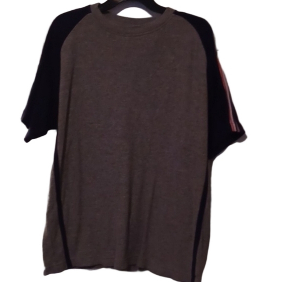 💙🌺 Gray And Blue Shirt - Picture 2 of 9